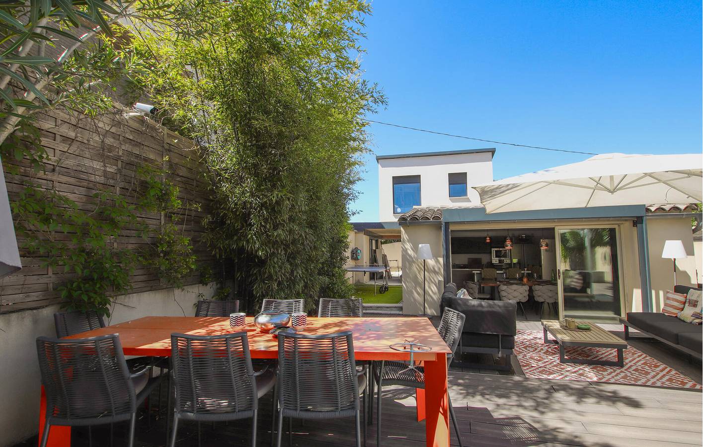 Luxury Apartment with Pool & Parking, 1.5km to Avignon in Les Angles (Gard), Nimes region