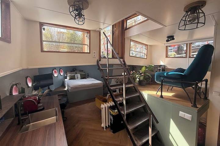 New: luxurious and spacious boutique houseboat with sauna in Holländische Küste