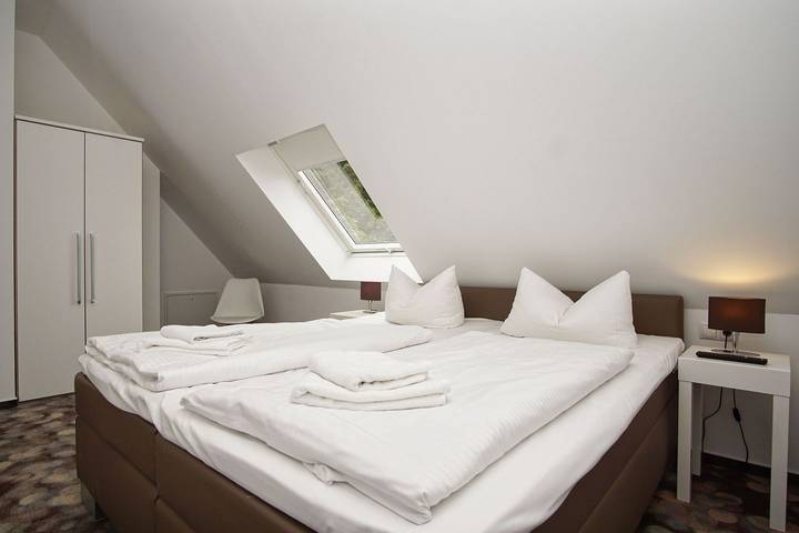 Ferienwohnung für 5 Personen, mit Balkon und Pool sowie Sauna in Lobbe - 4