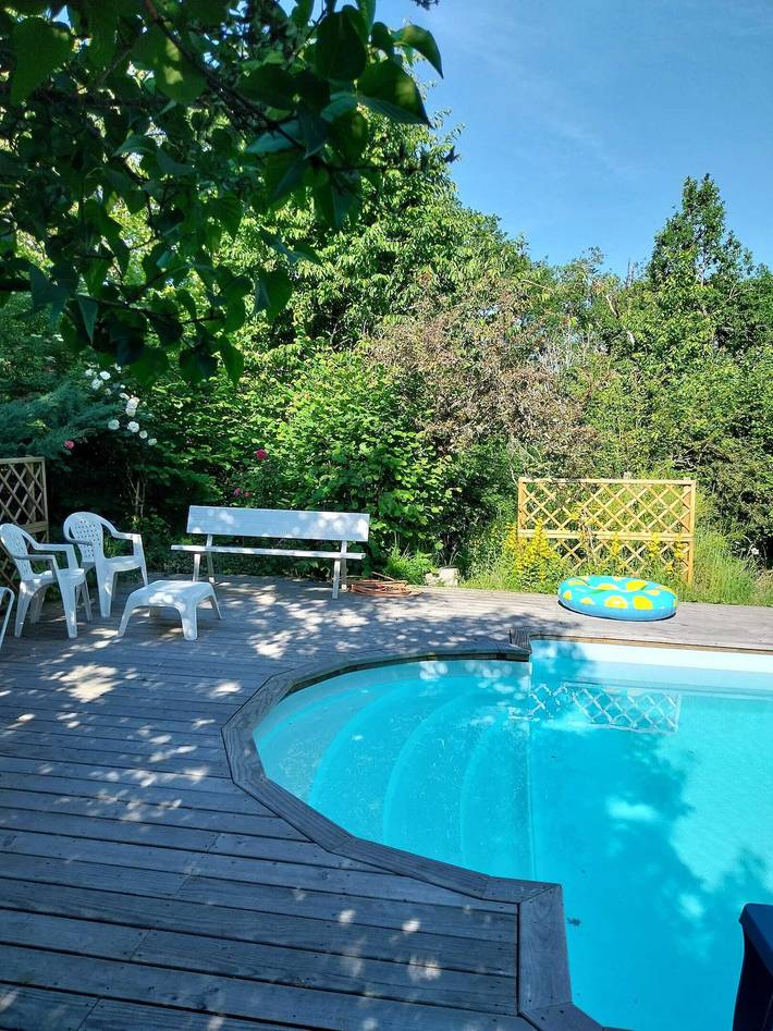 Villa pour 7 personnes, avec piscine et terrasse en Auvergne