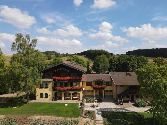Hotel für 2 Personen, mit Balkon und Whirlpool sowie Terrasse und Garten