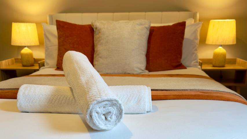St Julian House- Town Centre- Castle Park- Hot Tub in Colchester, Essex