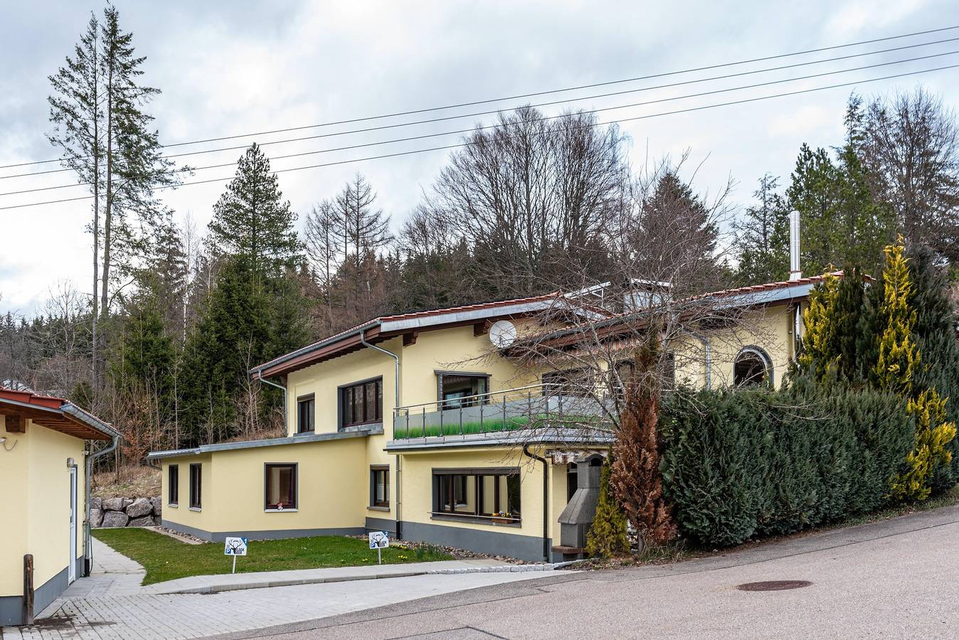 Ferienhaus 'Schwarzwälder Kirsch' Hunde willkommen, mit privater Terrasse und Balkon in Altglashütten (Feldberg), Feldberg