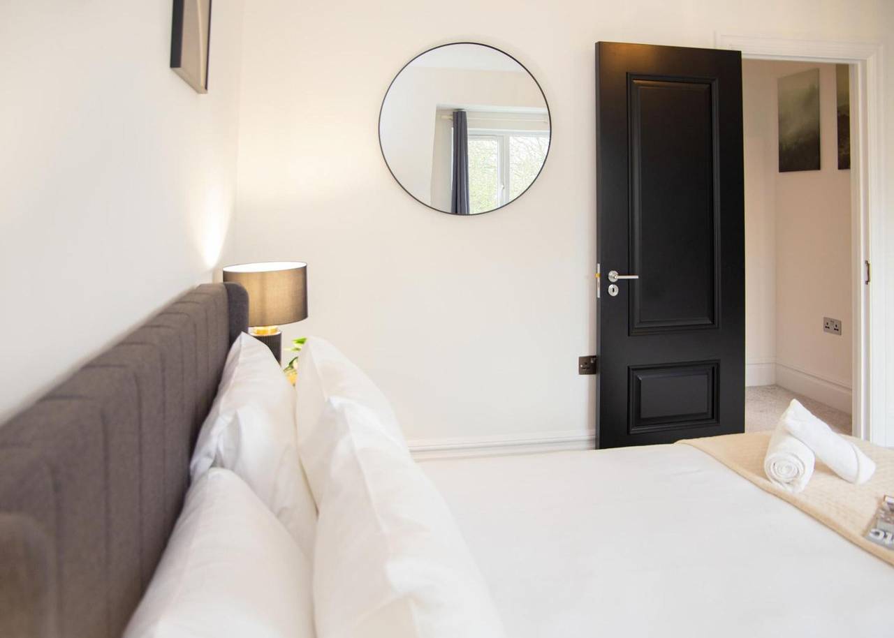 Beautiful 5 Bed House - Close to Windsor Castle! in Windsor, Berkshire