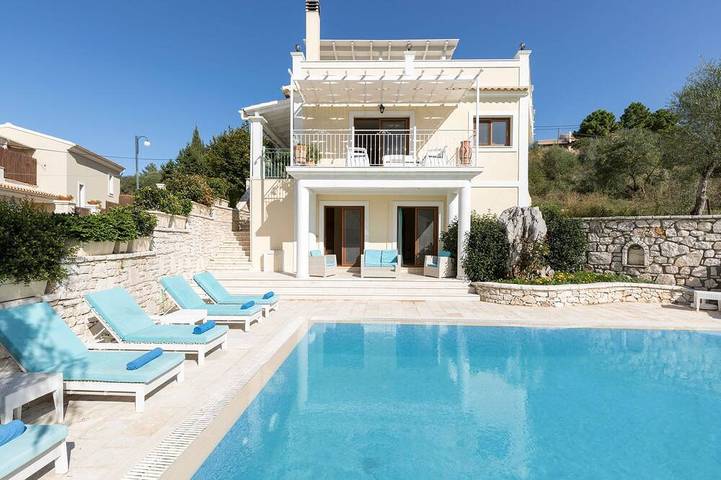 Holiday rental for 9 people, with balcony and garden in Kassiopi