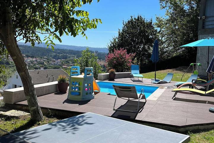 Casa de férias para 4 pessoas, com varanda e jardim em Fafe