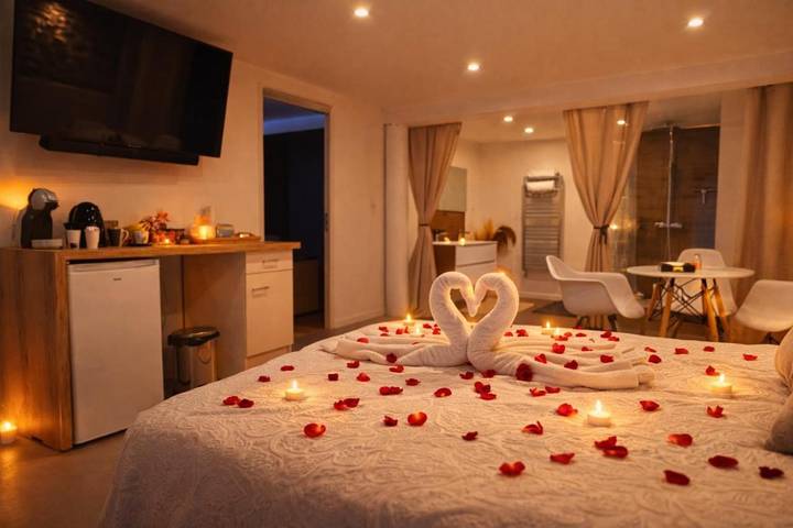 Chambre d’hôte pour 4 personnes, avec piscine ainsi que jacuzzi et terrasse, animaux acceptés dans la Loire - 4