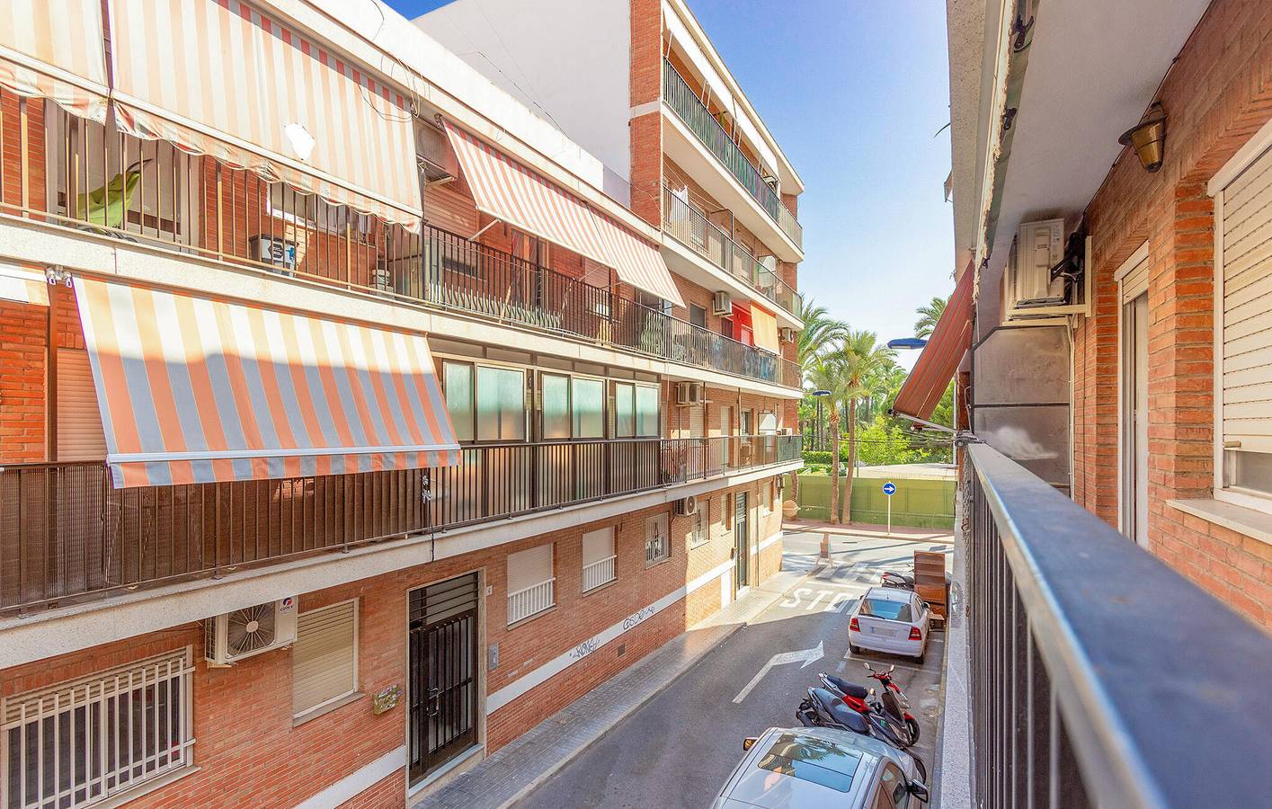 Apartamento vacacional entero, Apartamento Planta Alta con Terraza, a 2,5km de Calas del Este in Santa Pola, Costa Blanca