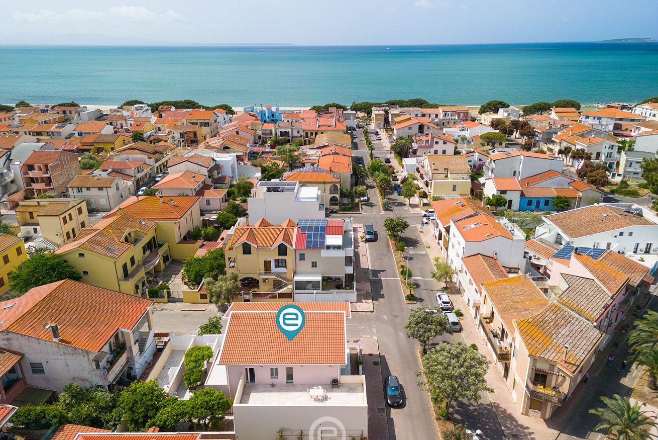 Entire apartment, Sandy Retreat in Torregrande, Oristano