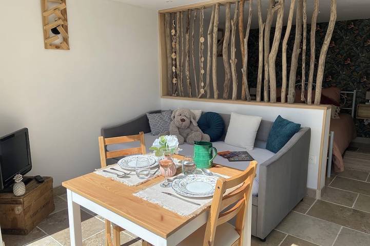 Maison de vacances pour 4 personnes, avec terrasse ainsi que jardin et piscine, animaux acceptés