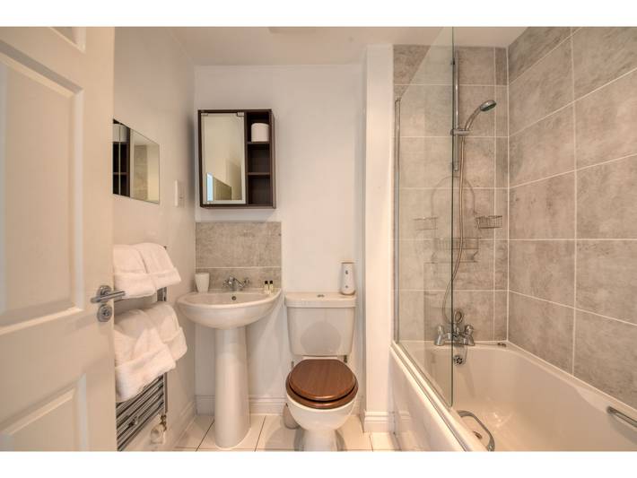 Peaceful terrace house with allocated parking bay - Pass the Keys in Reading, Berkshire