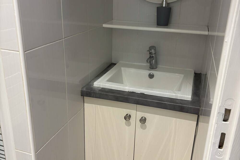 Entire apartment, Spacious apartment 15 minutes from Paris in Noisy-le-Sec, Seine-Saint-Denis