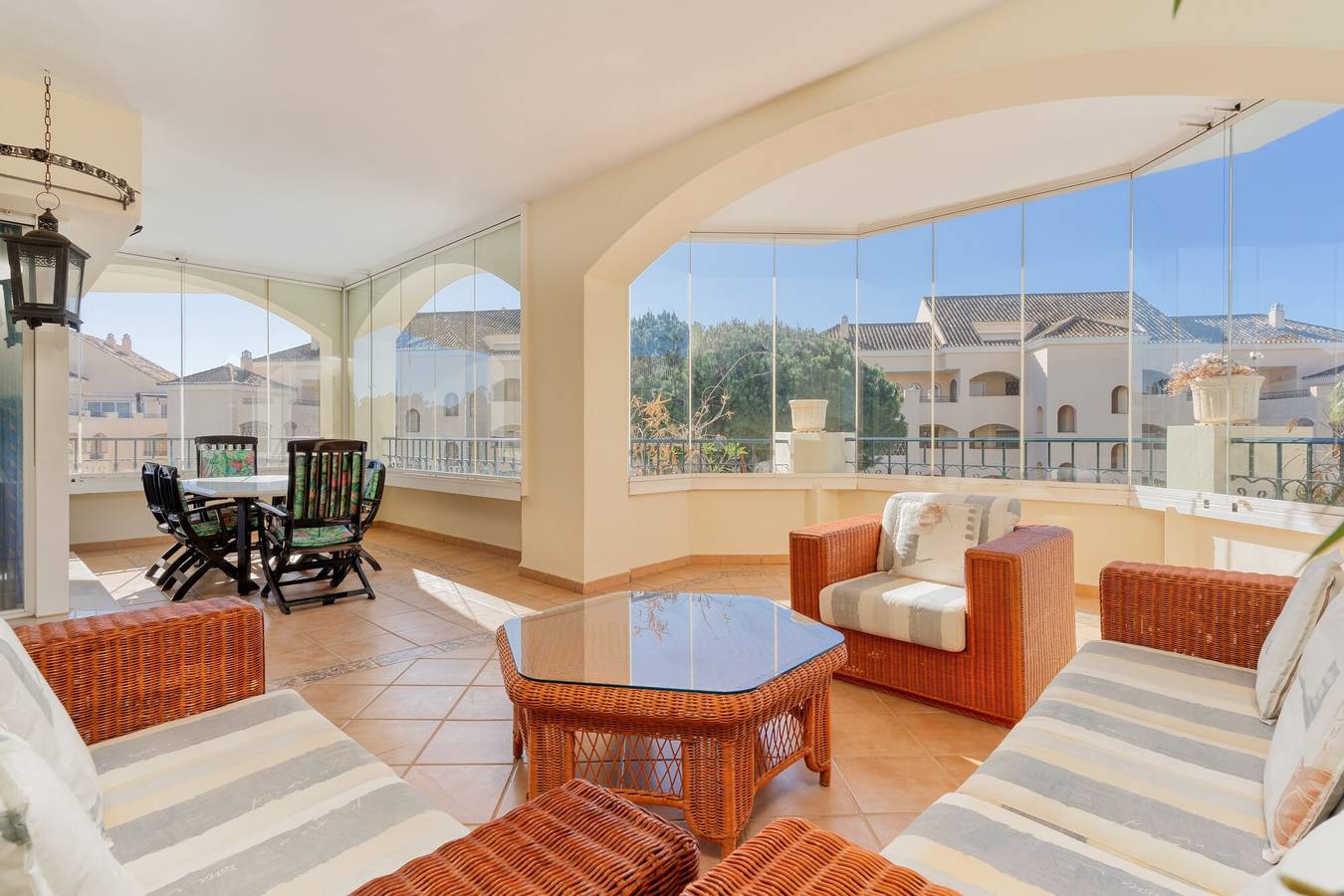 Ganze Wohnung, Ferienwohnung 'Hacienda Playa' mit Gemeinschaftspool, Wi-Fi und Klimaanlage in Marbella Ost, Marbella