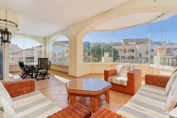Ganze Wohnung, Ferienwohnung 'Hacienda Playa' mit Gemeinschaftspool, Wi-Fi und Klimaanlage in Marbella Ost, Marbella