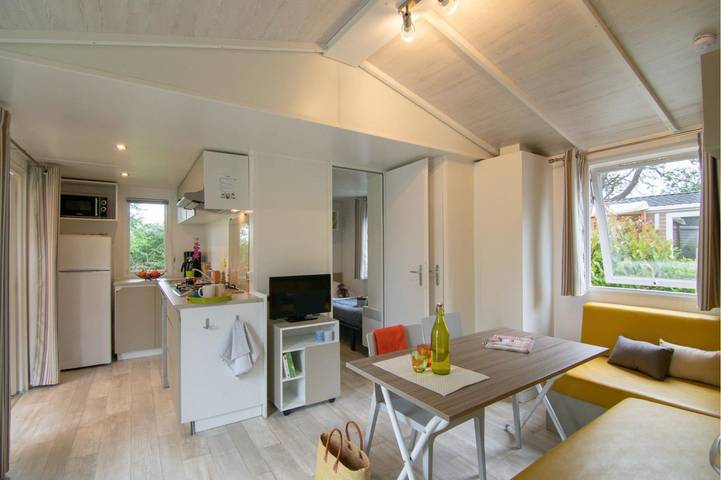 Mobil home pour 4 personnes, avec jardin ainsi que piscine et terrasse, adapté aux familles à Névez - 3