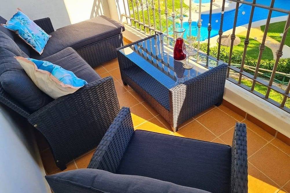 Ganze Wohnung, 🌴 **Luxury Coastal Getaway – 2 Bed, 2 Bath Apartment with Pool Views** 🌴 in San Luis de Sabinillas, Manilva