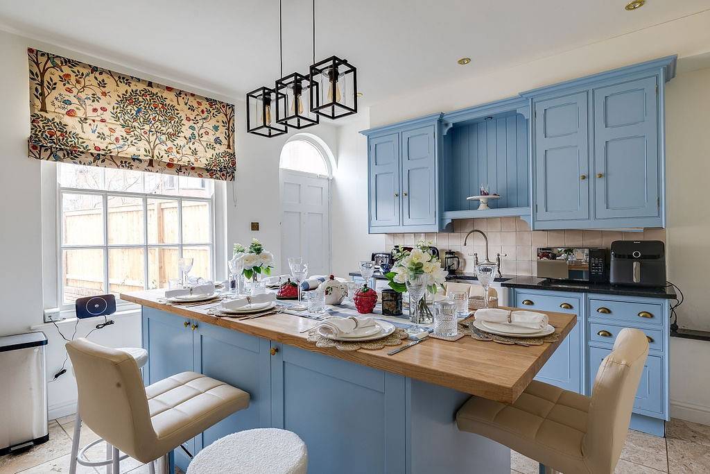 Luxury Central Townhouse / sleeps 10 / parking in Chester, Cheshire West and Chester