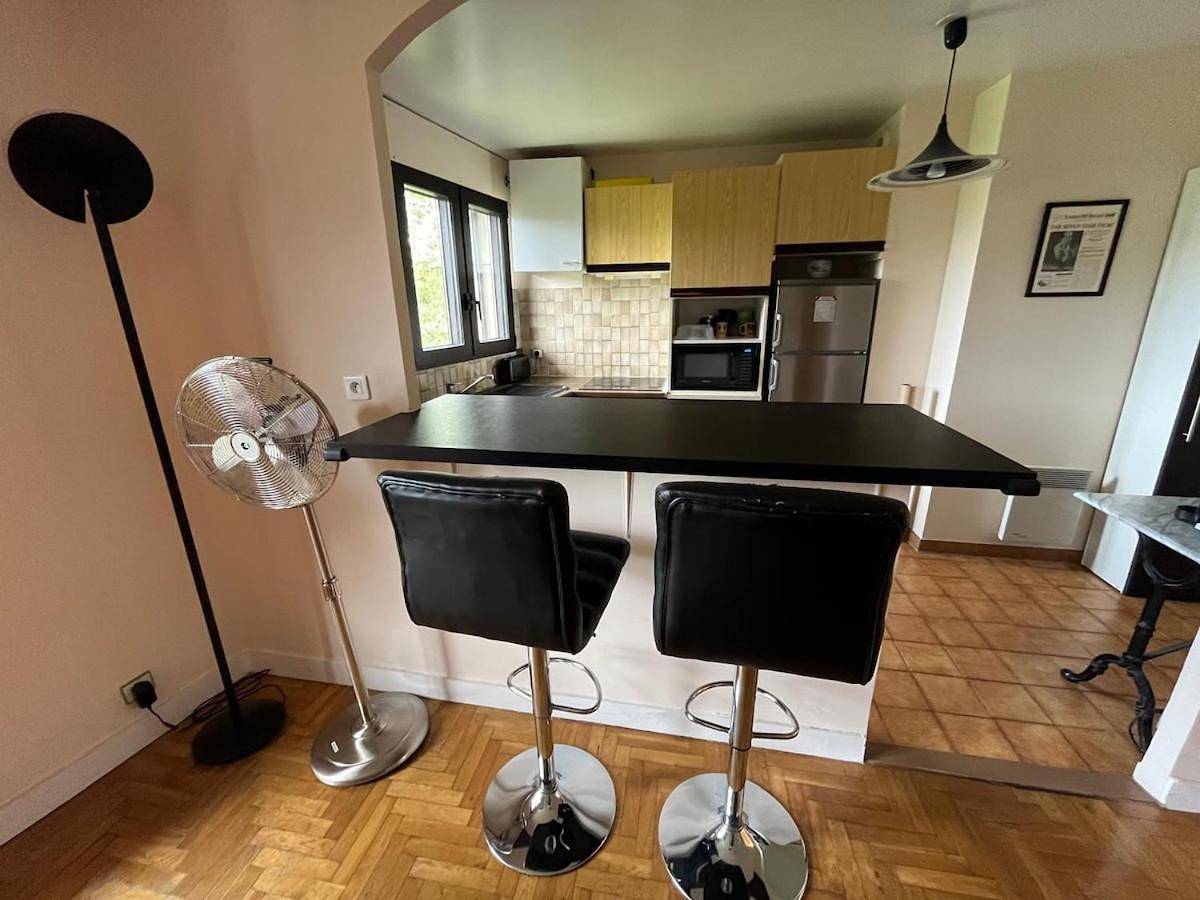 Appartement entier, Three-Bedroom Apartment in Saint-Mandé, Val-de-Marne