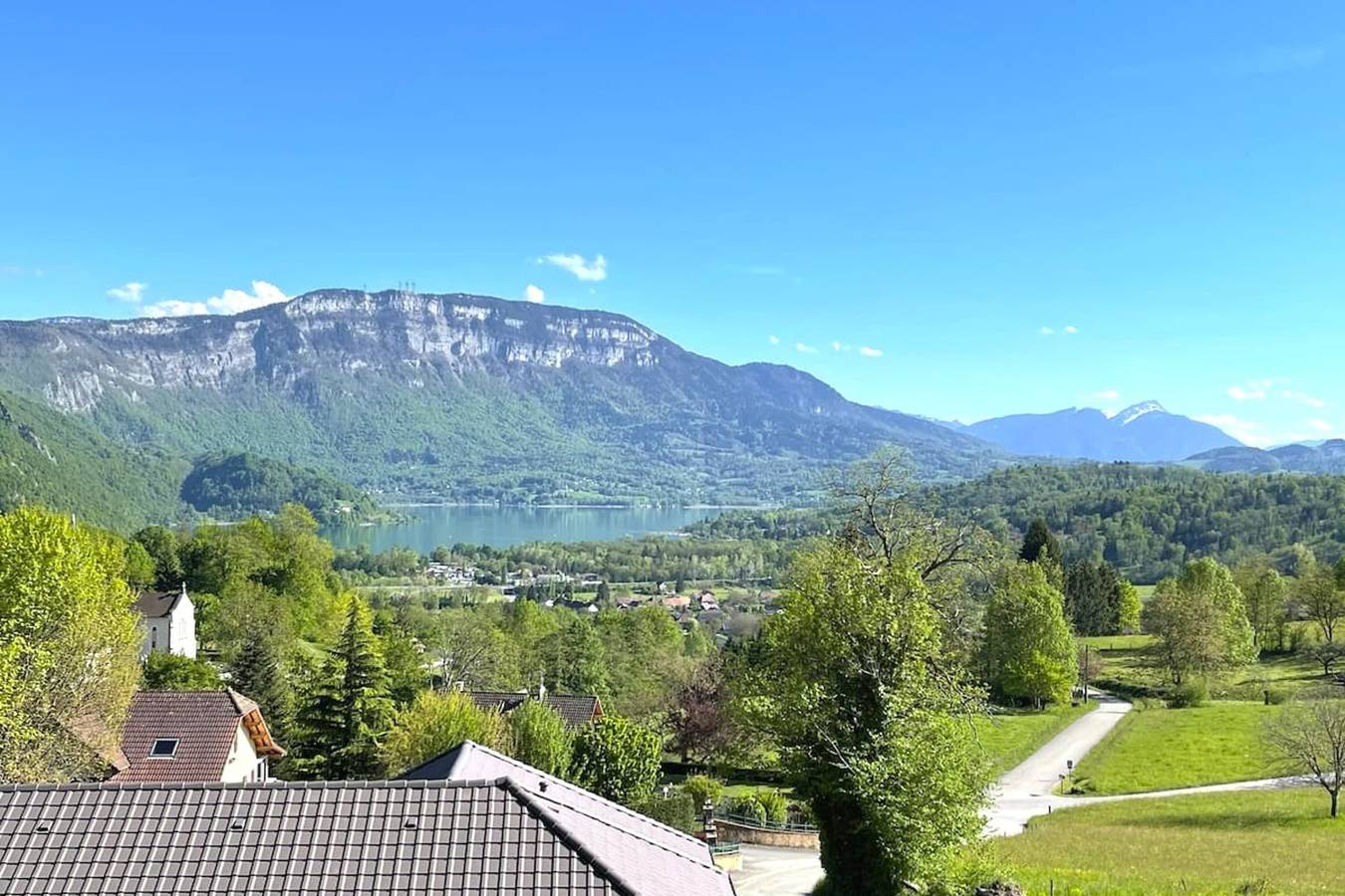 Comfortable Chalet - View of Lake Aiguebelette in Nances, Chambéry region