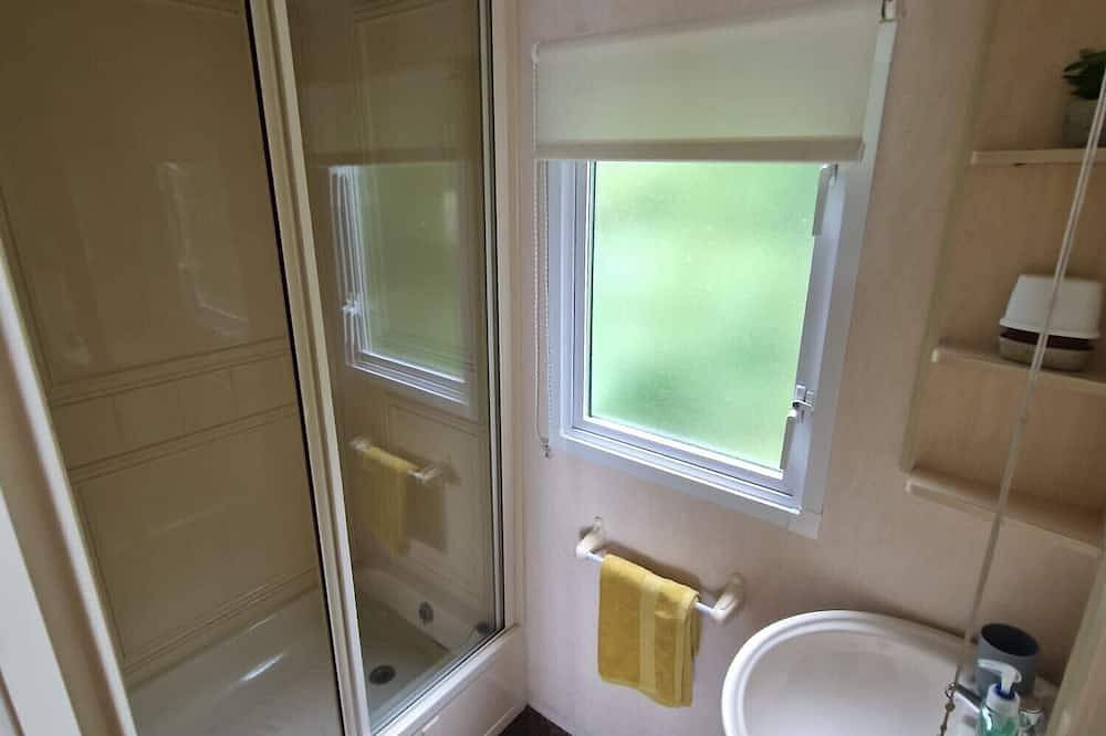 2 Bed Caravan - Sleeps 6 - Pets - Pool - Parking in Aberystwyth, Cardigan Bay