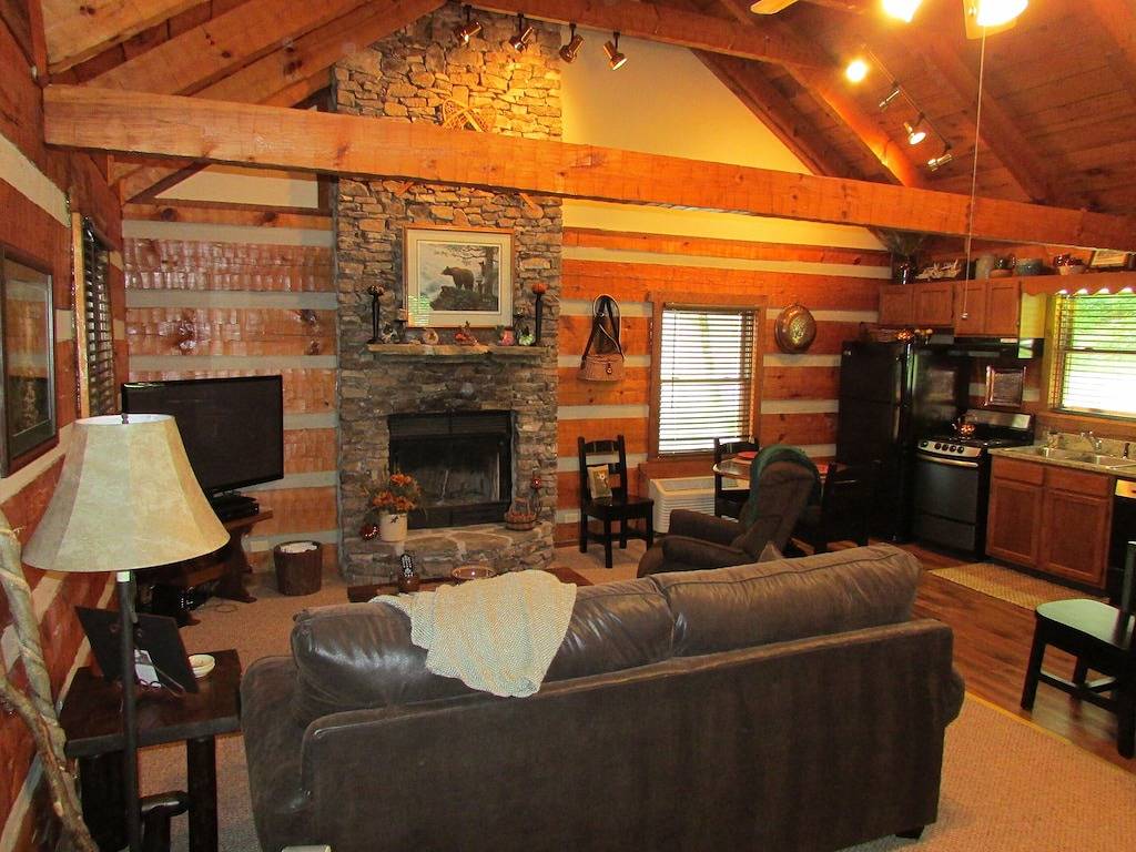 Bear View - Schöne Studio-Kabine für Paare, Whirlpool, privat im Timberwinds Resort in Tuckaleechee, Blount County