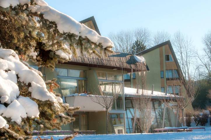 Club vacances pour 2 personnes, avec jardin ainsi que terrasse et piscine en Auvergne - 3