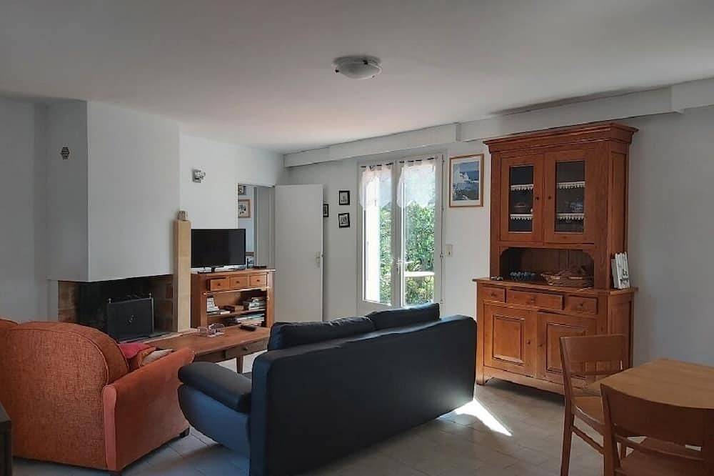 St. Gallen Denis, au calme, 3 bedrooms, with large garden, 50 mètres from the océan. in Saint-Denis-d'Oléron, Côte de Beauté