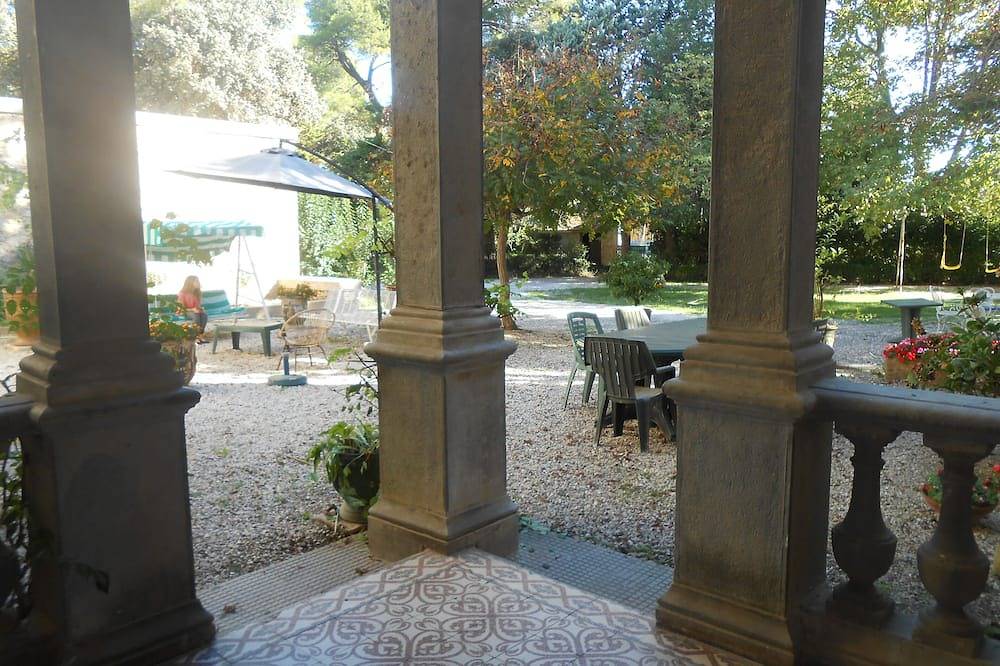 Grande demeure familiale avec piscine et parc - location à la semaine in Cruscades, Côte méditerranéenne (France)