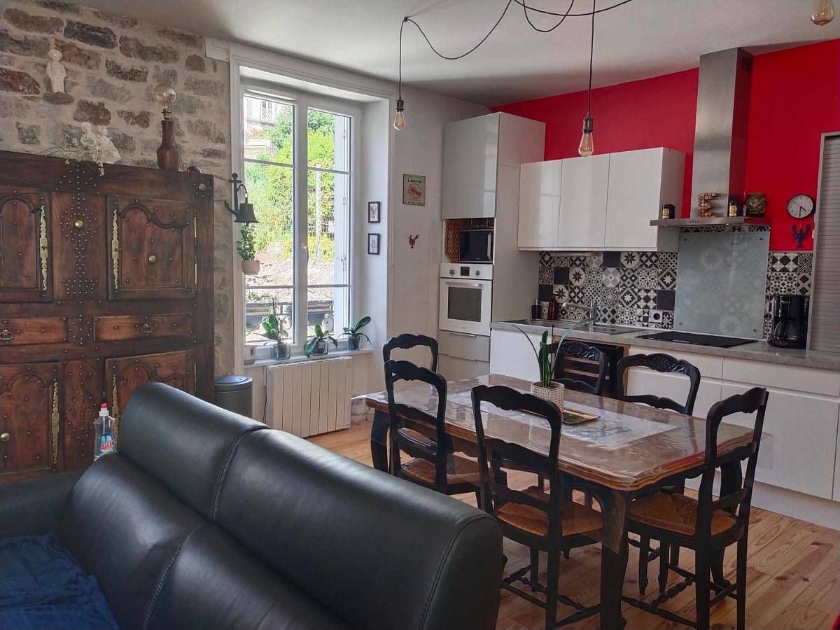 Double Room with Private Bathroom in Quimper, Région de Quimper