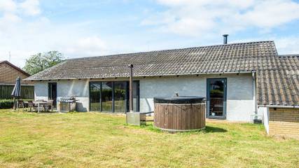 Ferienhaus für 7 Personen, mit Terrasse und Garten in Årøsund