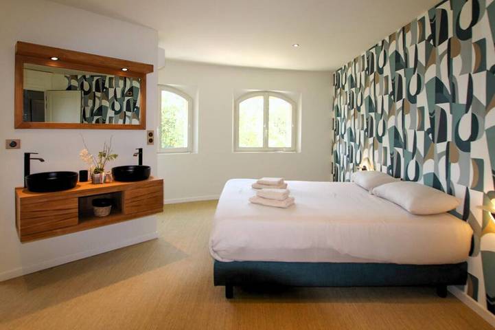 Beautiful home in Suze la Rousse in Suze-la-Rousse, Région de nyons