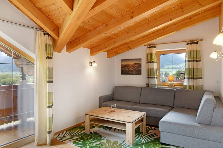 Ferienwohnung für 10 Personen, mit Balkon und Garten