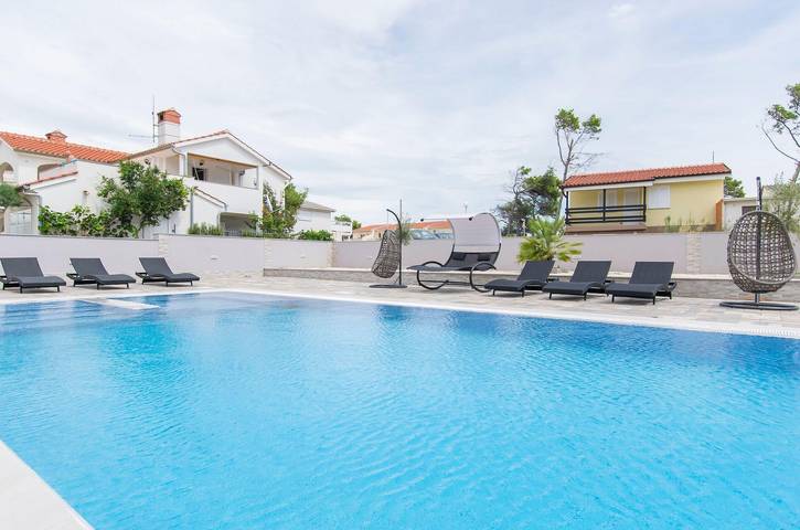 Villa pour 2 personnes, avec Jardin et Piscine dans Vir