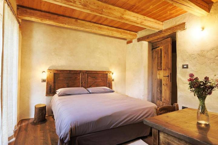 Location de vacances pour 2 personnes, avec Terrasse ainsi que Jardin et Vue à Stroppo