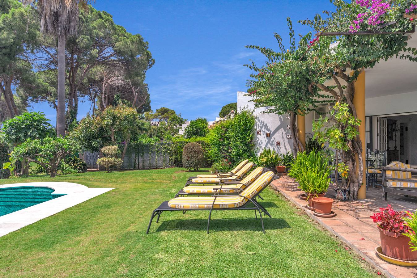Villa for 14 personer med hage in Benamara Gardens, Estepona