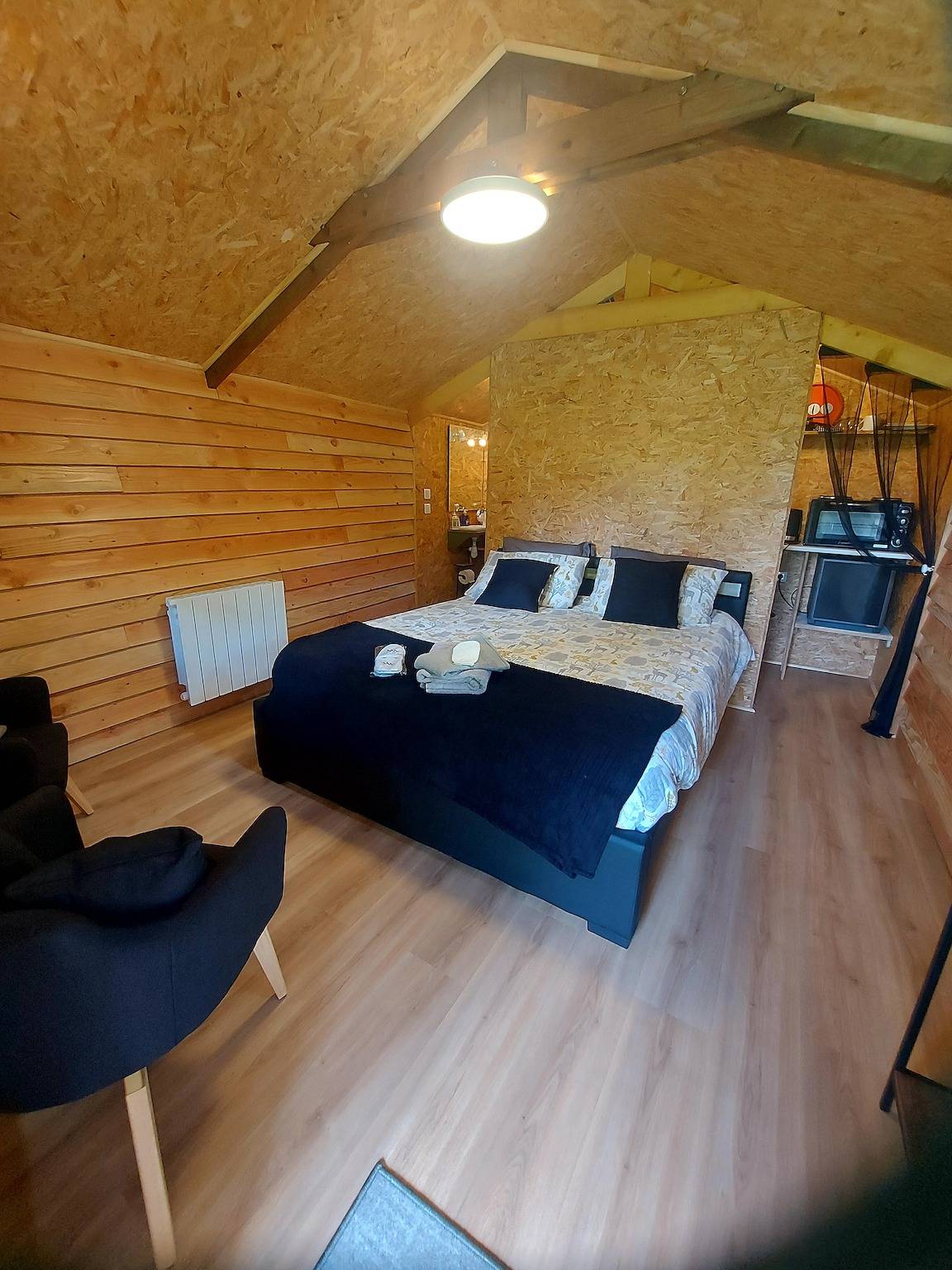 Chalet „Mitten in der Natur“ mit privater Terrasse, Gemeinschaftsgarten und Wlan in Montbray, Saint-Lô und Umgebung