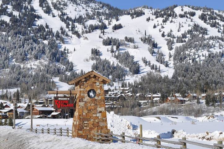 Holiday rental for 6 people, with balcony and hot tub as well as pool in Jackson Hole