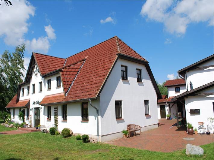 Ferienwohnung für 6 Personen, mit Terrasse und Garten sowie Pool in Dargun