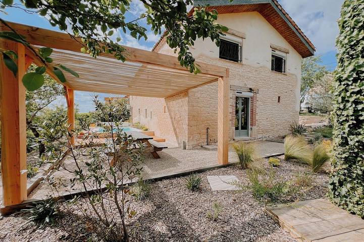 Location de vacances pour 8 personnes, avec Terrasse et Jardin dans Orban