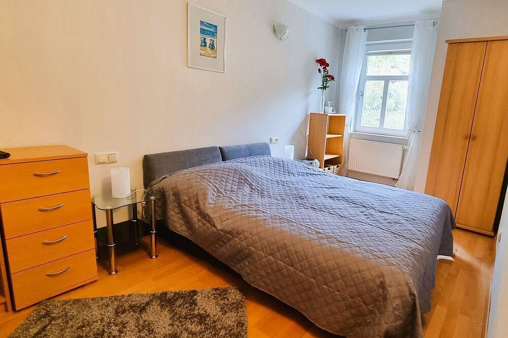 Ganze Wohnung, Ferienwohnung Ginster, gern mit Hund, Wintergarten - Ferienwohnung Ginster: Viel in Mariendorf (Rügen), Mönchgut