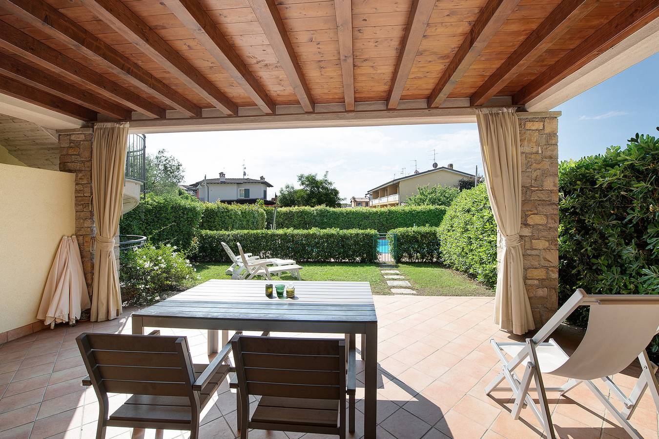 Ganze Wohnung, Apartment 'I Ciclamini 2' mit Gemeinschaftspool, Wlan und Klimaanlage in Moniga del Garda, Gardasee-Berge