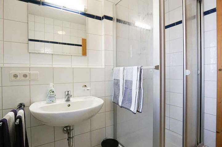 Ganze Wohnung, Ferienwohnung klein (C) 42 qm, 1 Schlafzimmer, Wohnküche, Balkon in Piding, Berchtesgadener Alpen