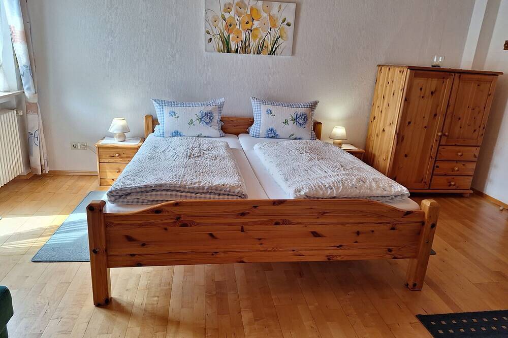 Ganze Wohnung, Christianshof  - 'Appartement' mit Bergblick, Gemeinschaftsgarten und Wlan in Oppenau, Mittlerer Schwarzwald