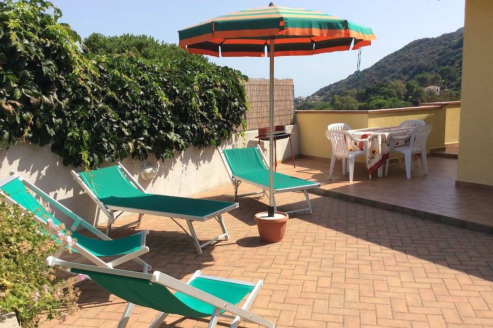Appartement entier, St. Andrew Big Yellow House in Sant'Andrea, Marciana