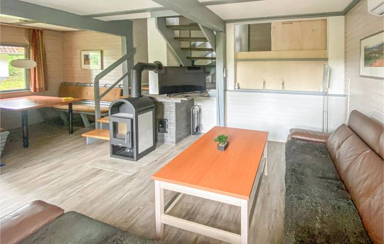 Gemütliche Wohnung mit Terrasse, Parkplatz & WiFi bei Ibra in Reimboldshausen, Kirchheim