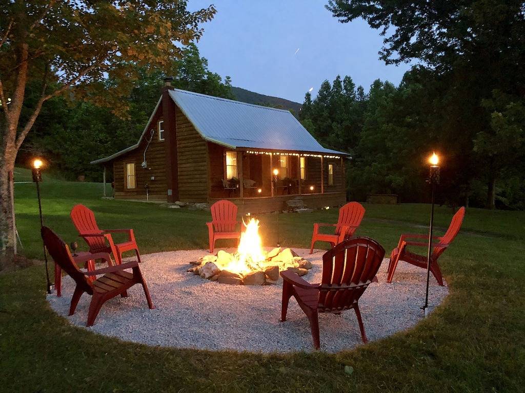 Moderne rustikale Hütte auf 5 Hektar in Cherokee National mit herrlichem Blick auf die Berge! in Monroe County (TN)