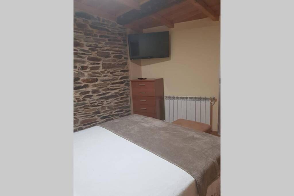 Apartamento entero, Two-Bedroom Apartment in Samos (Lugo), Reserva da Biosfera Ribeira Sacra e Serras do Oribio e Courel