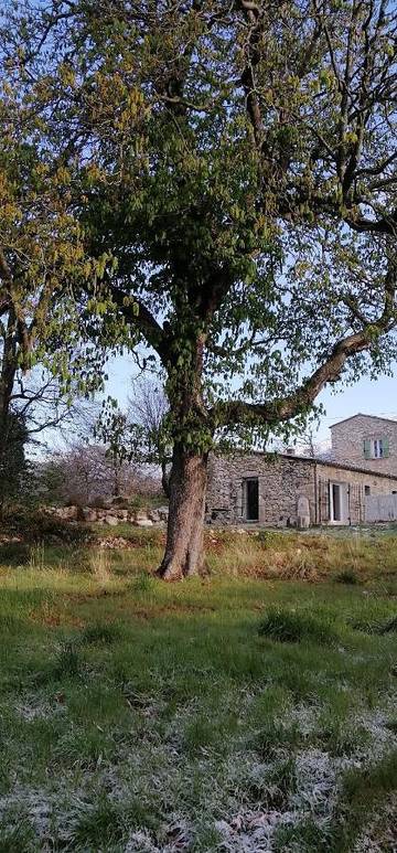 Gîte pour 6 personnes, avec jardin, animaux acceptés à Saint-Vallier-de-Thiey