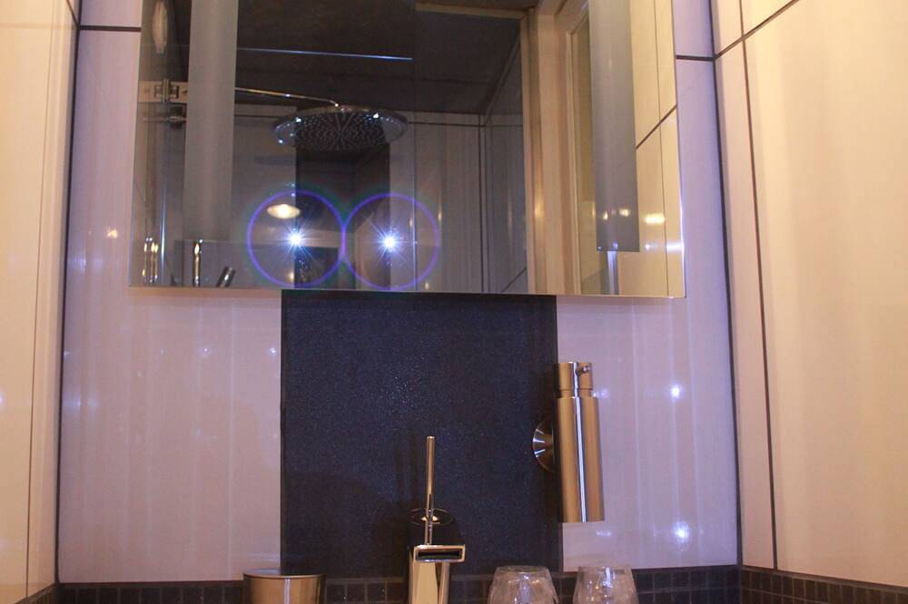 Suite avec Spa Jacuzzi privatif 1 in Lille, Région de Lille