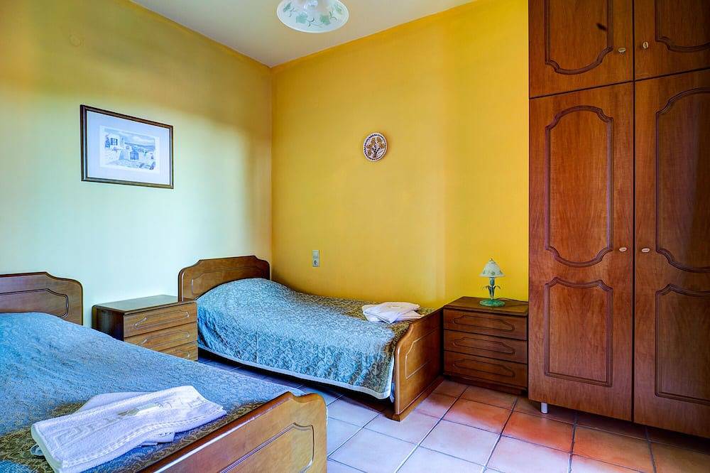 Peaceful two storey villa with traditional aesthetics in Iraklio-Heraklio region